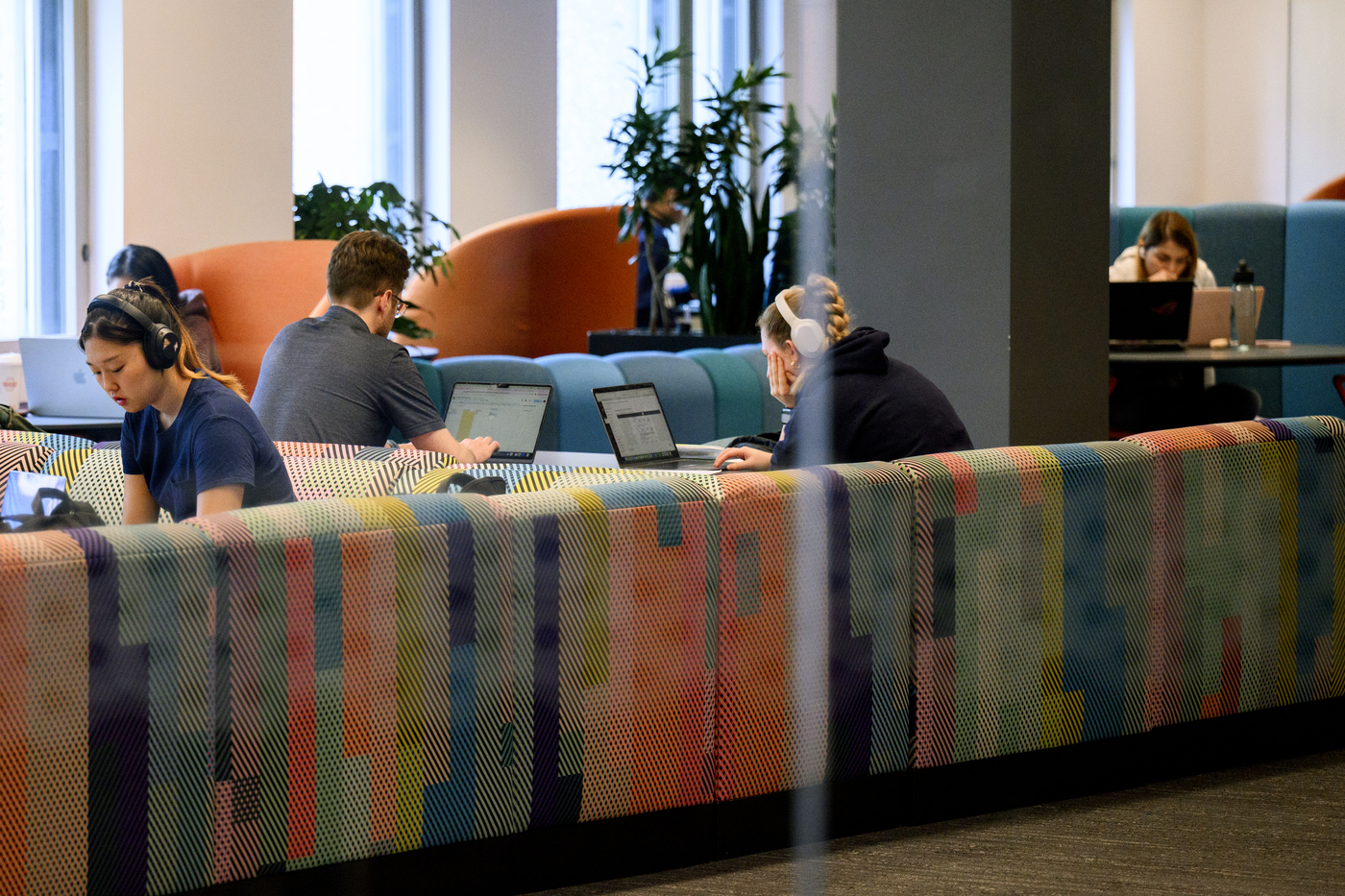 08/19/24 - BOSTON, MA. - Students study in Snell Library on Northeastern’s Boston campus on Aug. 19, 2024. Photo by Matthew Modoono/Northeastern University